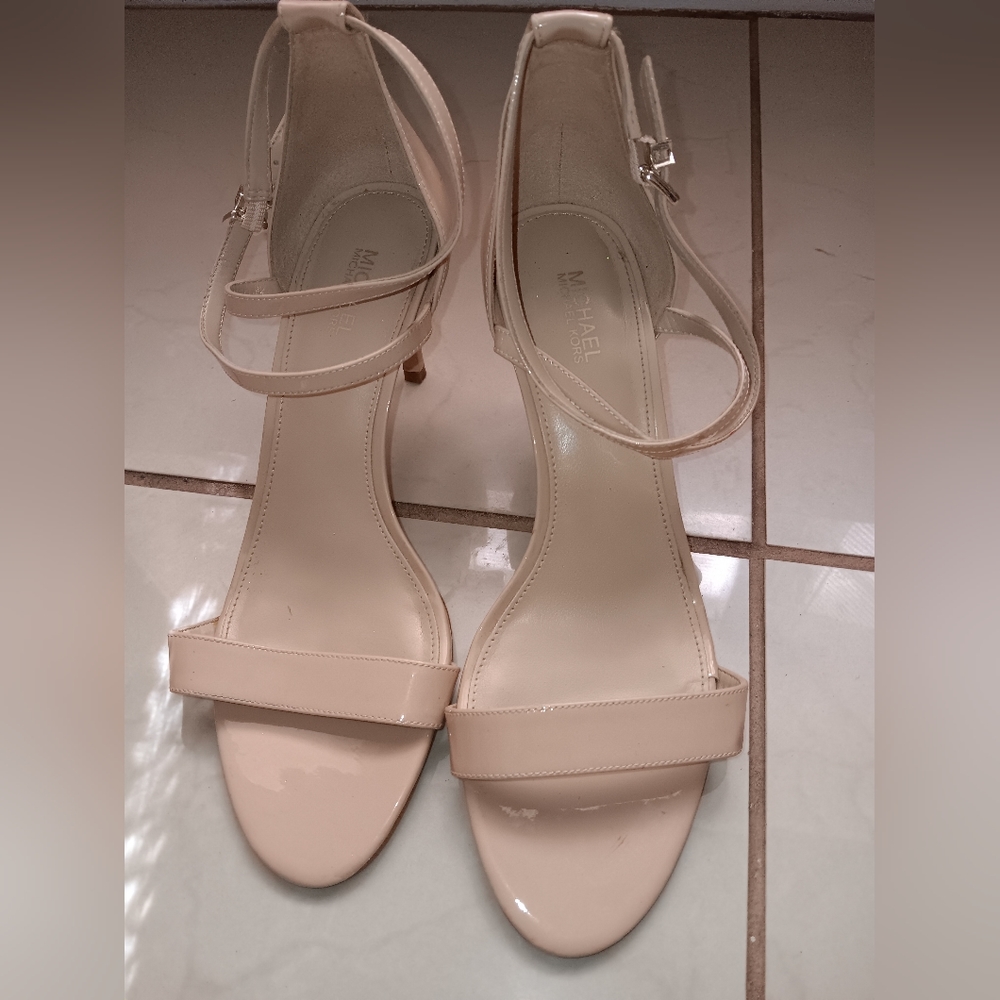 Micheal Kors nude heels size 8